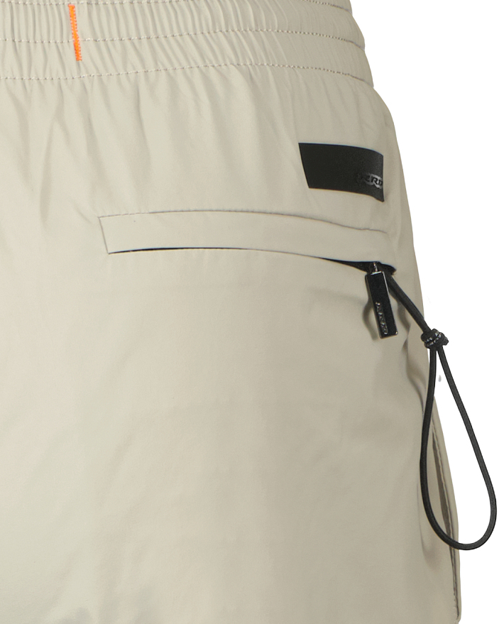 285210 259695 250325 122057(1)